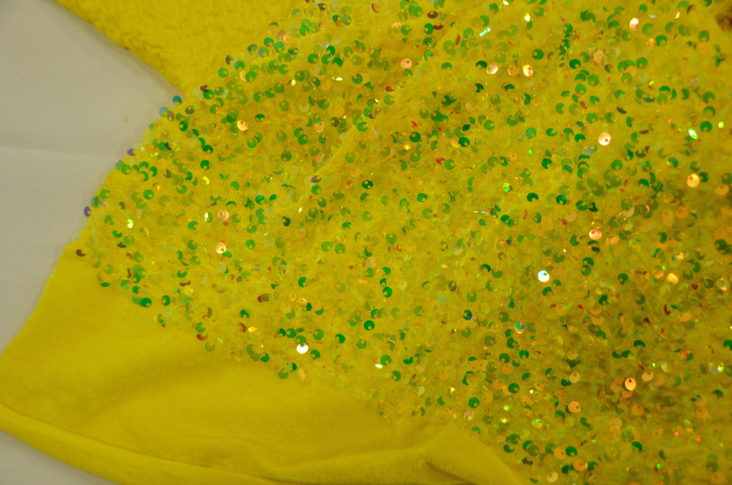 0434 NEON YELLOW SEQUINS STRETCH VELVET 2